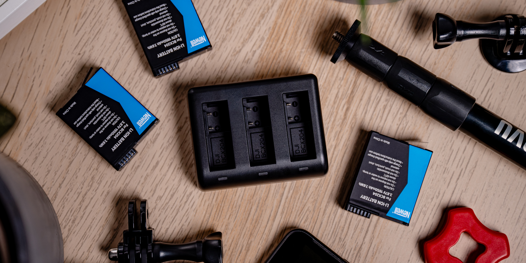 Zestaw Newell ładowarka trzykanałowa SDC-USB-C i trzy akumulatory BCX-204 do DJI Osmo Action